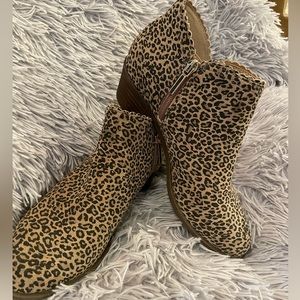 Crown & Ivy Leopard Print Ankle Booties Size 7